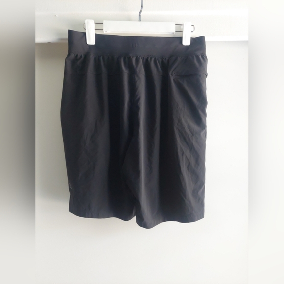 Lululemon The Short in Black, size Medium Athleisure Running Gym Training - Picture 8 of 9